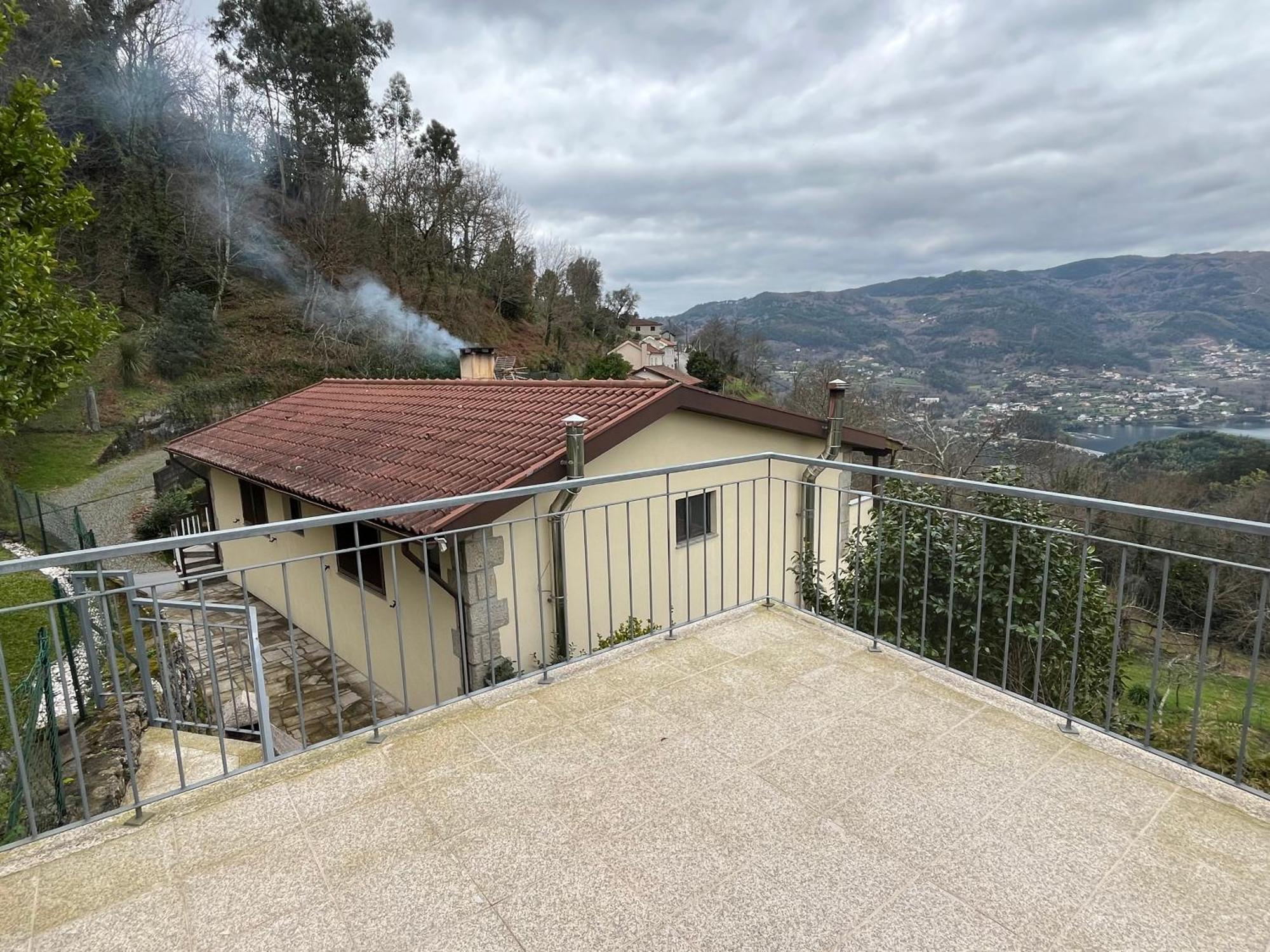 Casa De Casarelhos - Lareira - Vistas Rio E Serra Geres